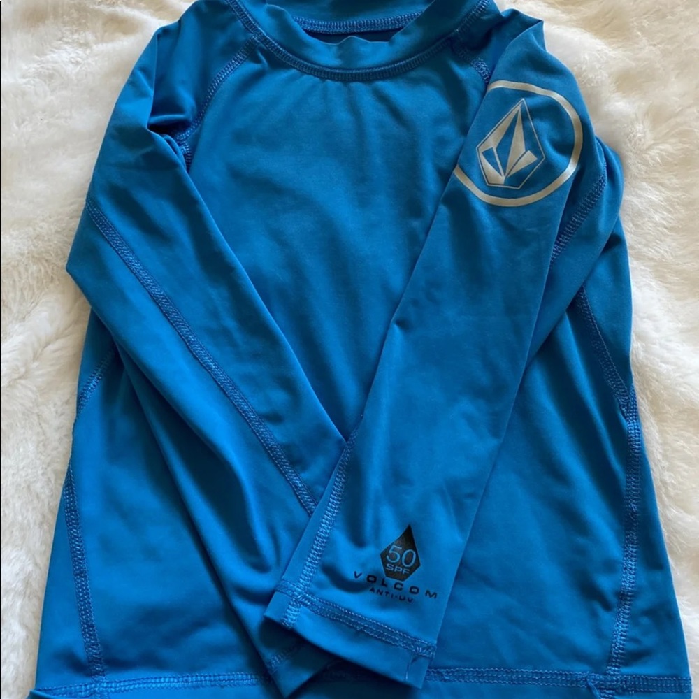 Volcom long sleeved rash guard 4T